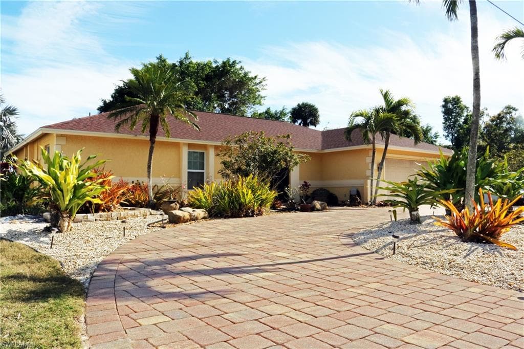 232 Cypress Way W, Naples, FL 34110-3