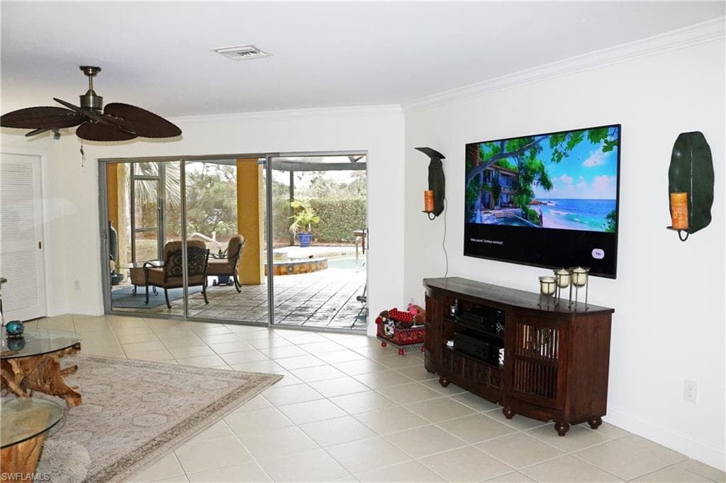 232 Cypress Way W, Naples, FL 34110-6