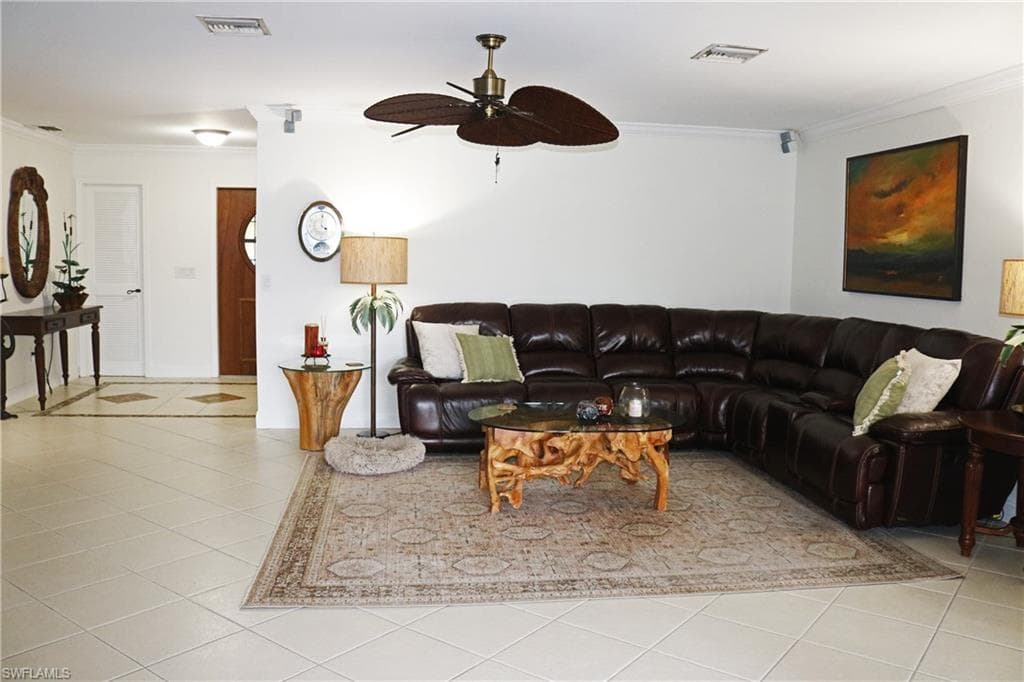 232 Cypress Way W, Naples, FL 34110-7