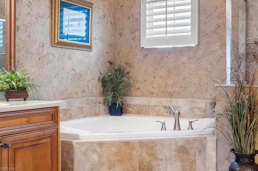 12134 Wicklow Ln, Naples, FL 34120-28