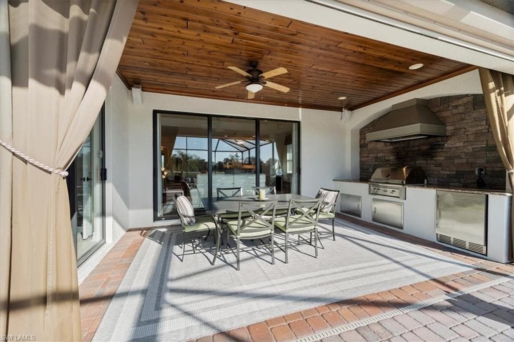 12570 Fenhurst Way, Naples, FL 34120-35