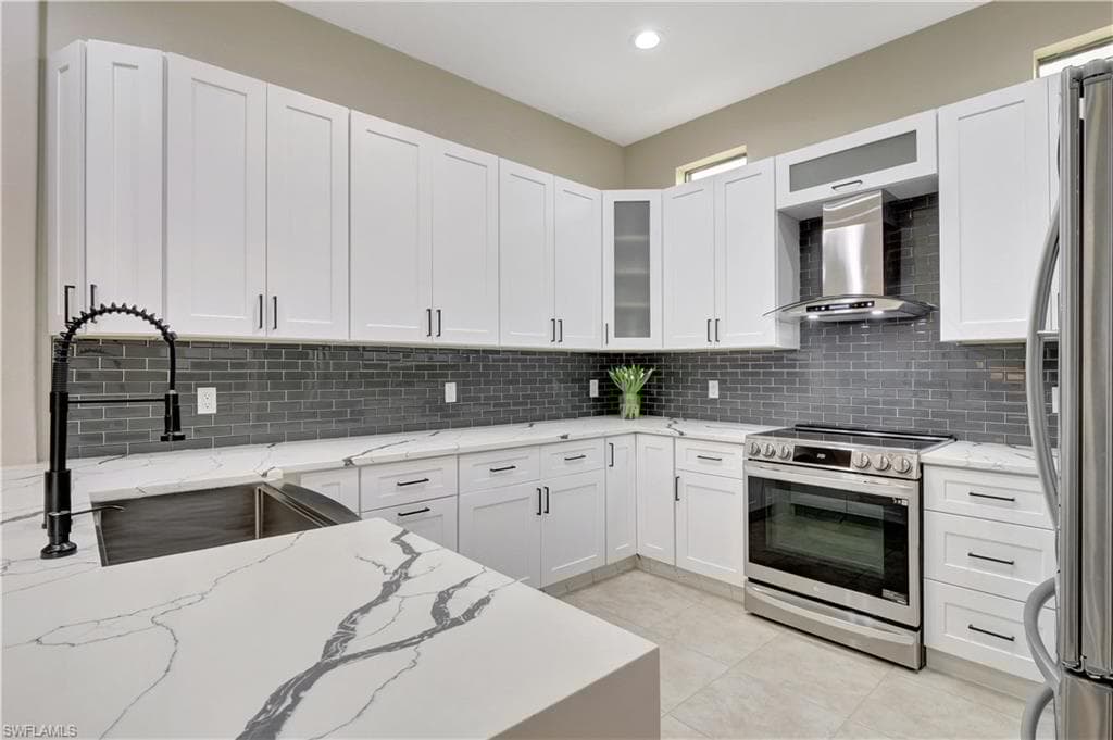 4308 Longshore Way S, Naples, FL 34119-10