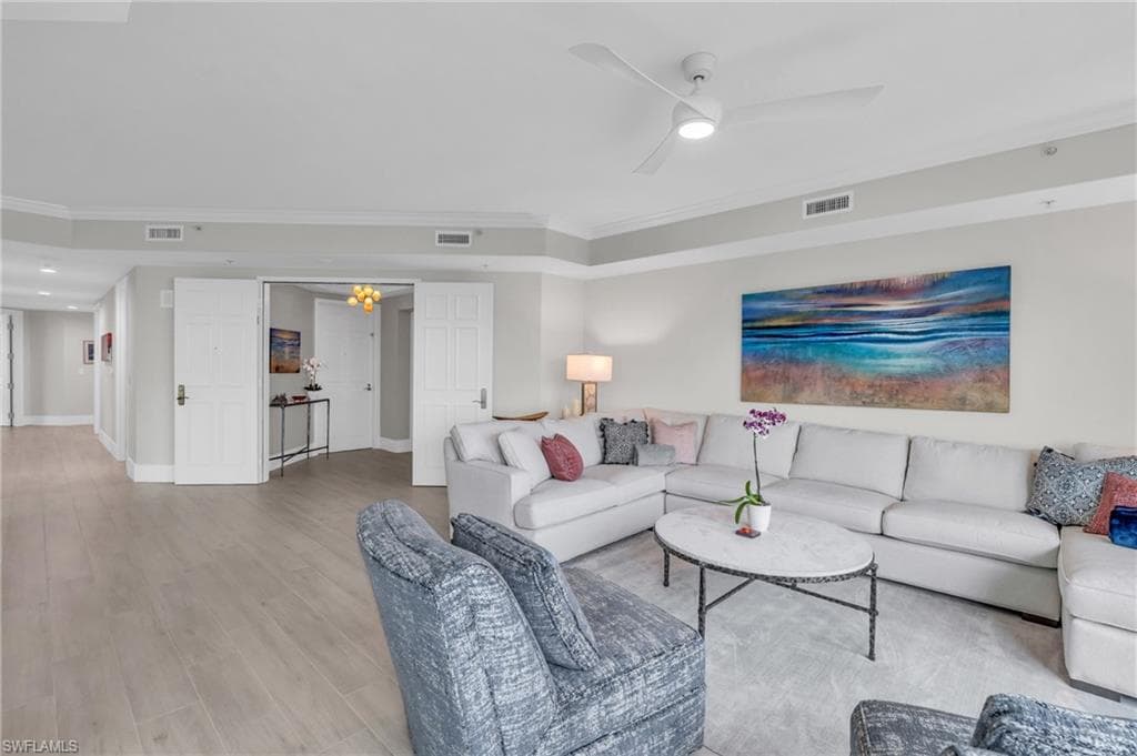 285 Grande Way 1406, Naples, FL 34110-9