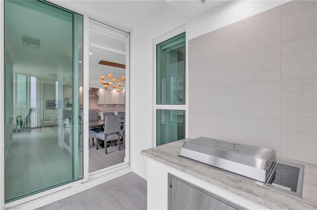 285 Grande Way 1406, Naples, FL 34110-24