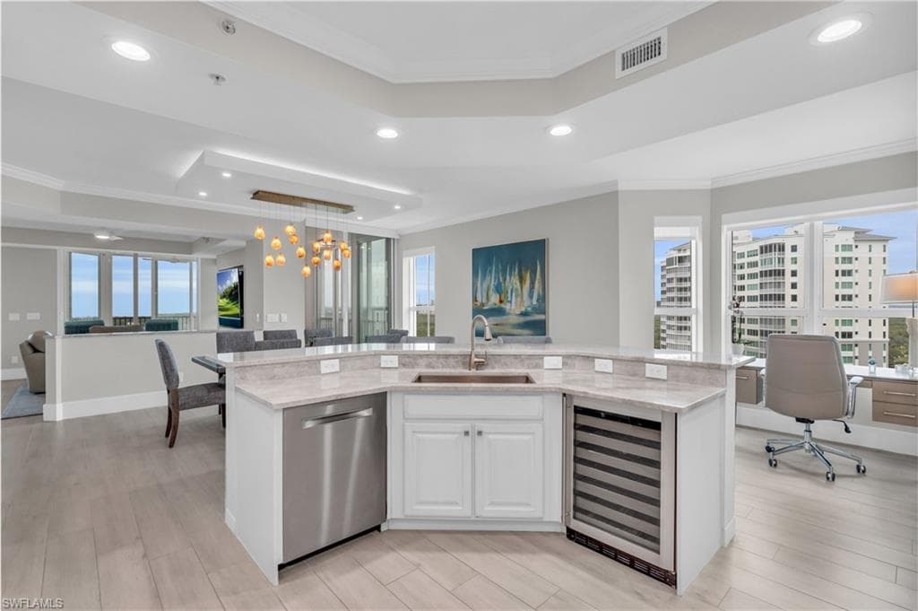 285 Grande Way 1406, Naples, FL 34110-4