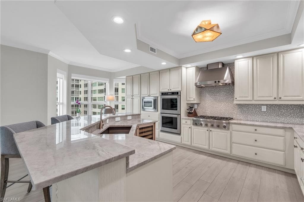 285 Grande Way 1406, Naples, FL 34110-5