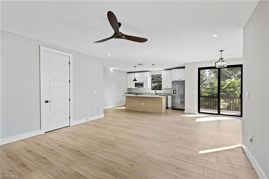 3047 Connecticut Ave, Naples, FL 34112-4