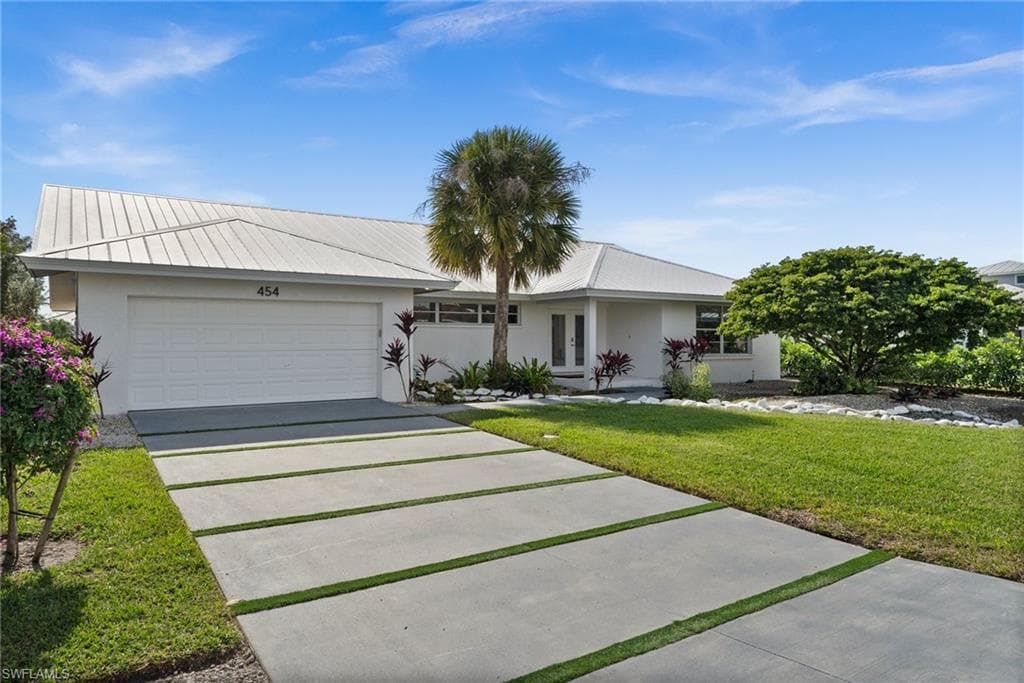 454 Flamingo Ave, Naples, FL 34108-2