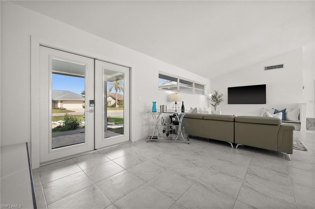 454 Flamingo Ave, Naples, FL 34108-5