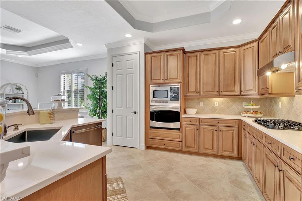 3050 Aviamar Cir, Naples, FL 34114-17