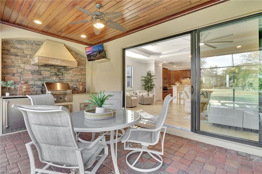 3050 Aviamar Cir, Naples, FL 34114-22