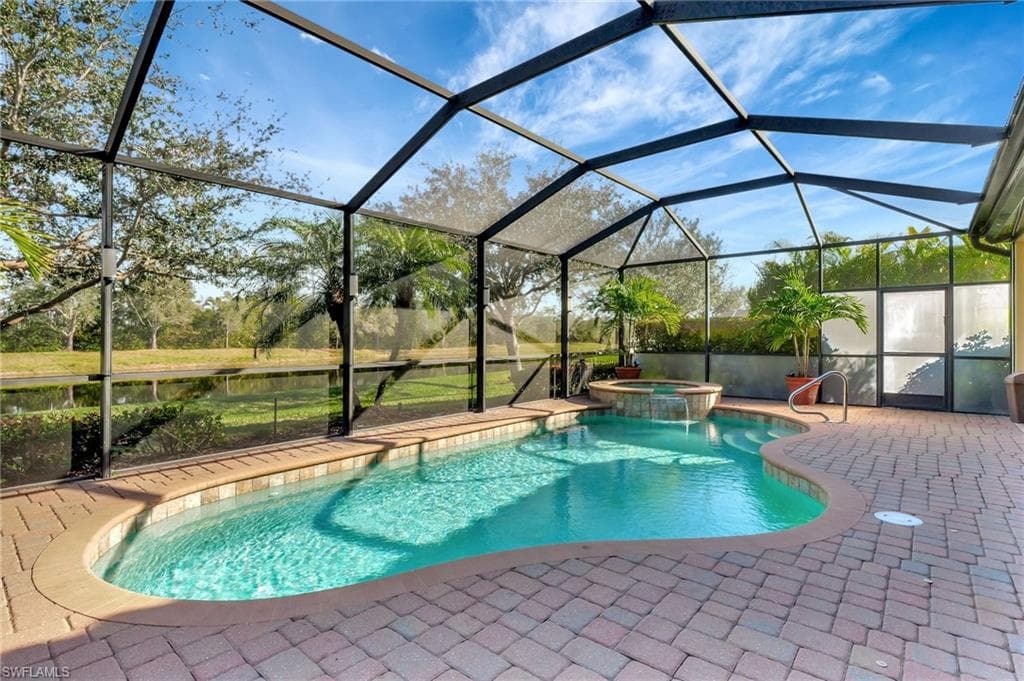 3050 Aviamar Cir, Naples, FL 34114-25