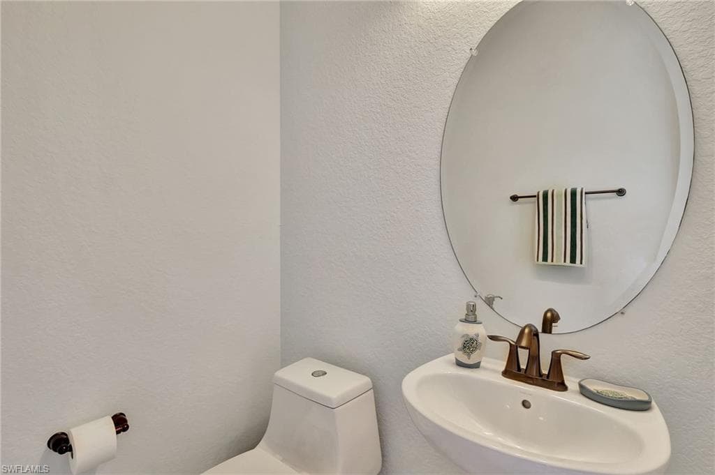 3050 Aviamar Cir, Naples, FL 34114-28