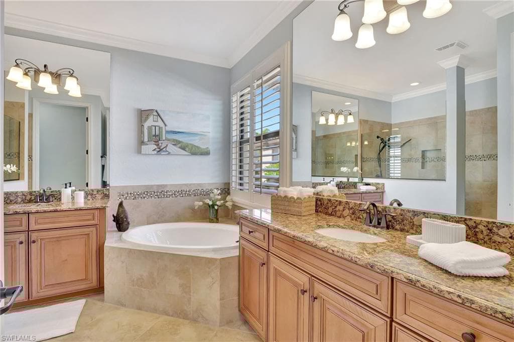 3050 Aviamar Cir, Naples, FL 34114-34