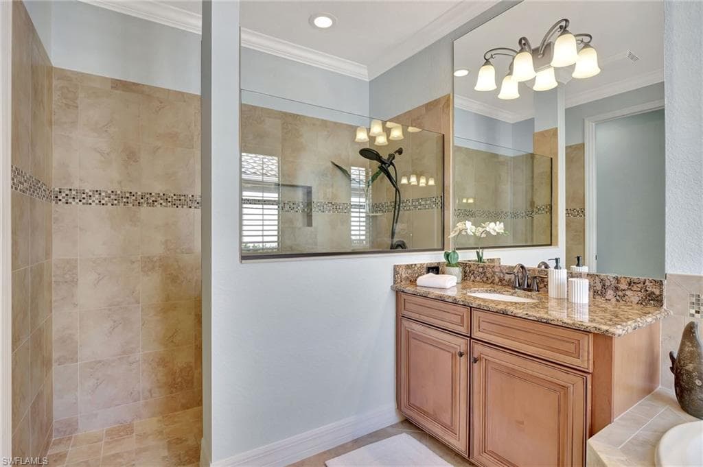 3050 Aviamar Cir, Naples, FL 34114-35