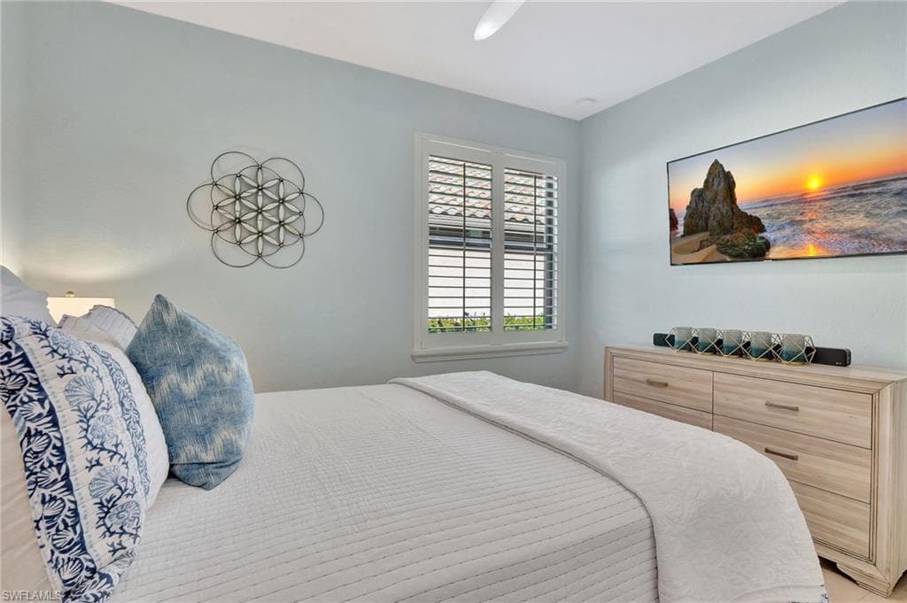 3050 Aviamar Cir, Naples, FL 34114-38