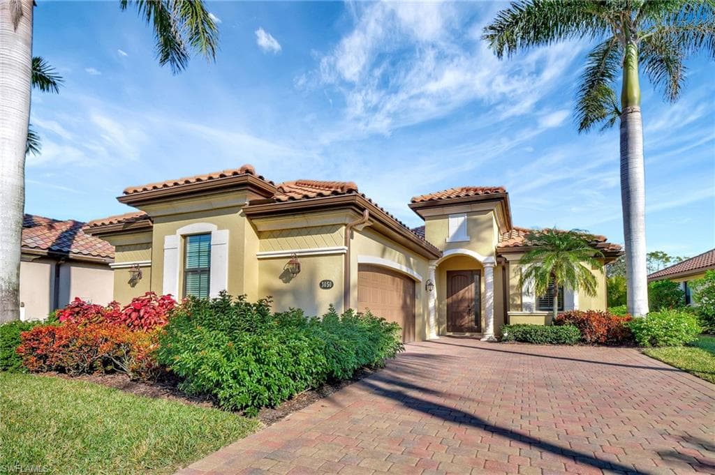 3050 Aviamar Cir, Naples, FL 34114-3