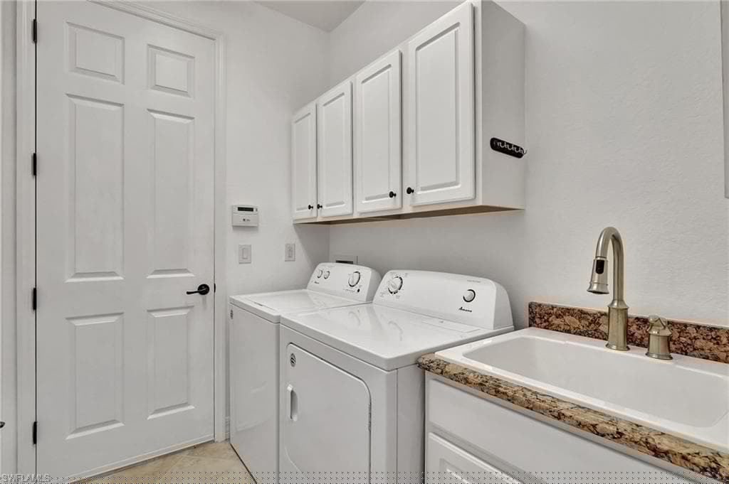 3050 Aviamar Cir, Naples, FL 34114-40