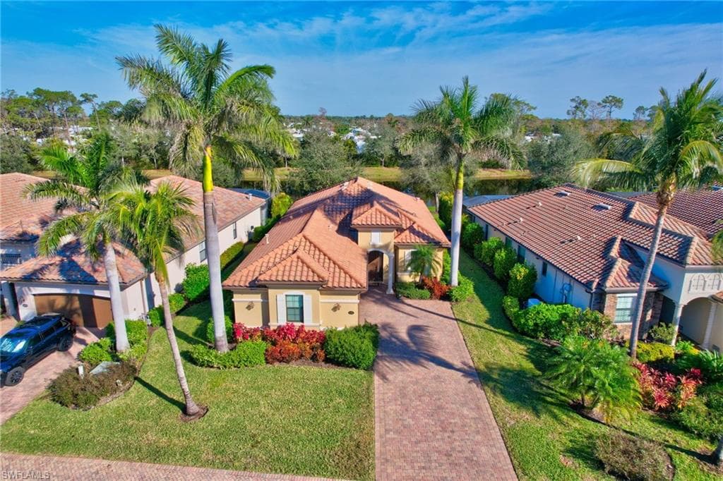 3050 Aviamar Cir, Naples, FL 34114-43