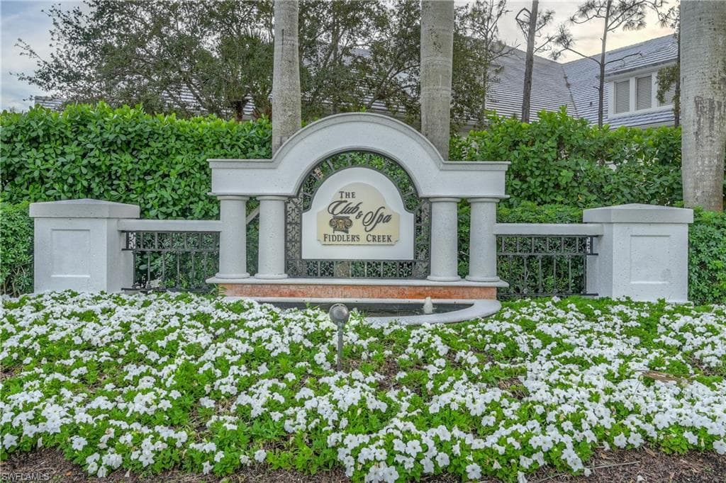 3050 Aviamar Cir, Naples, FL 34114-45