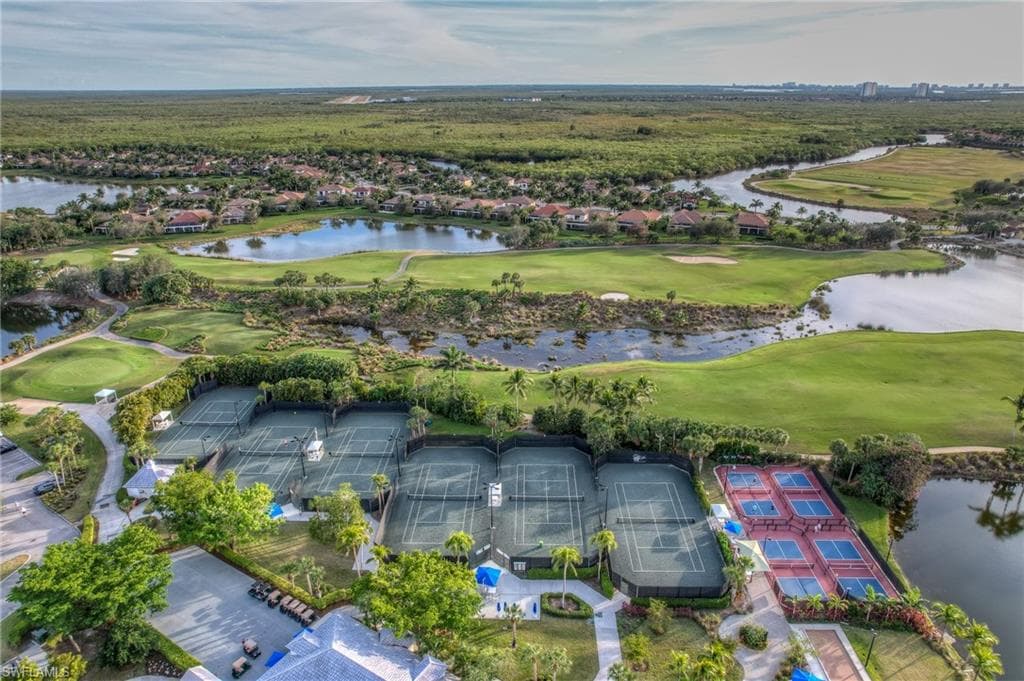 3050 Aviamar Cir, Naples, FL 34114-50
