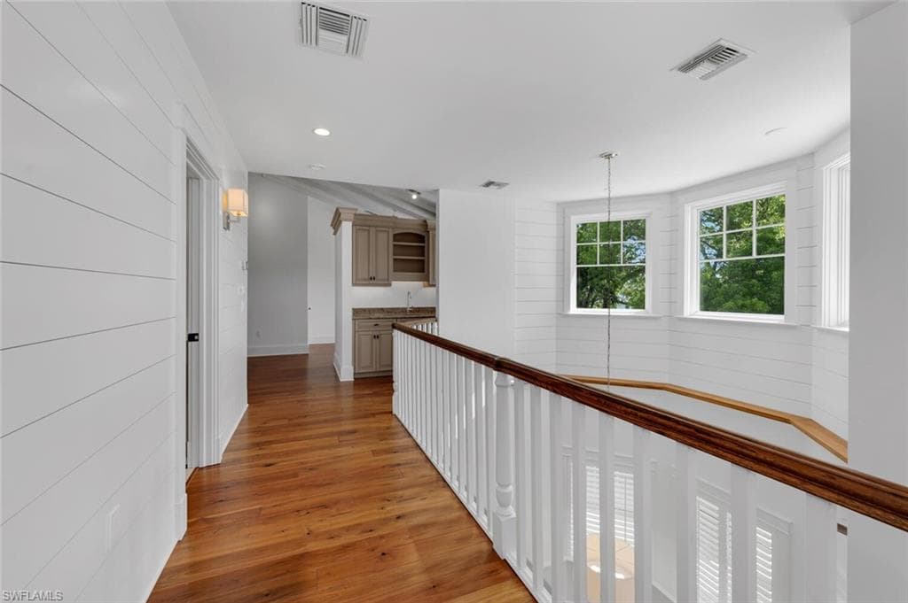 495 2nd Ave N, Naples, FL 34102-10