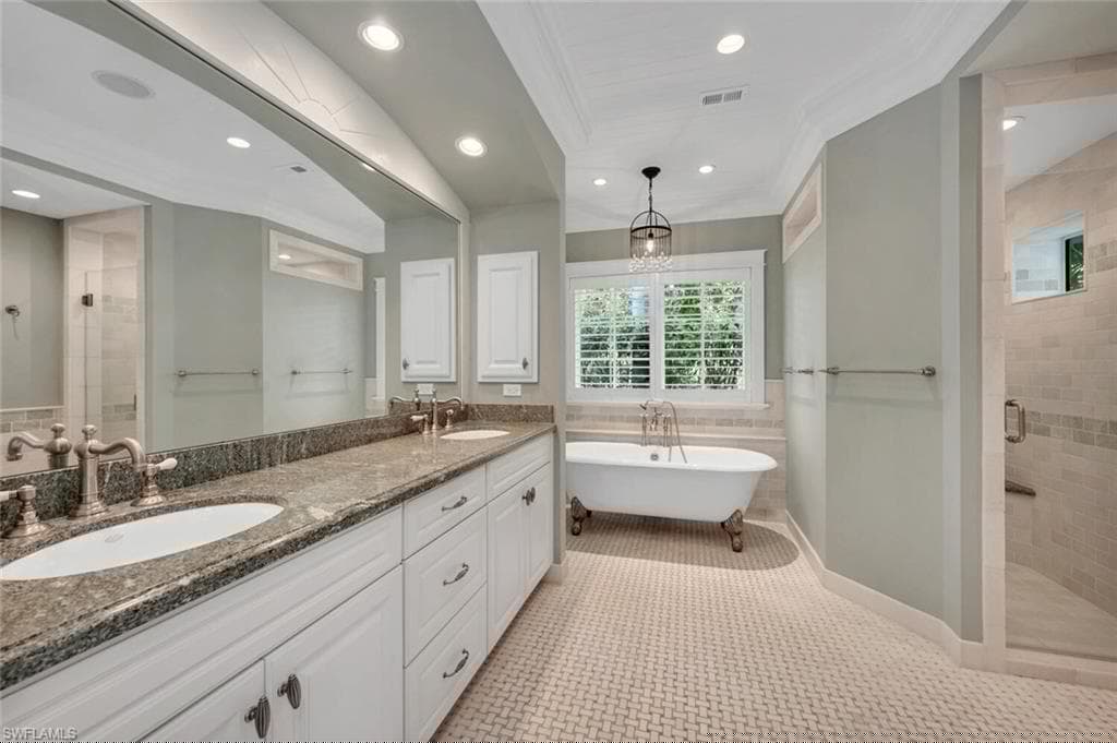 495 2nd Ave N, Naples, FL 34102-13