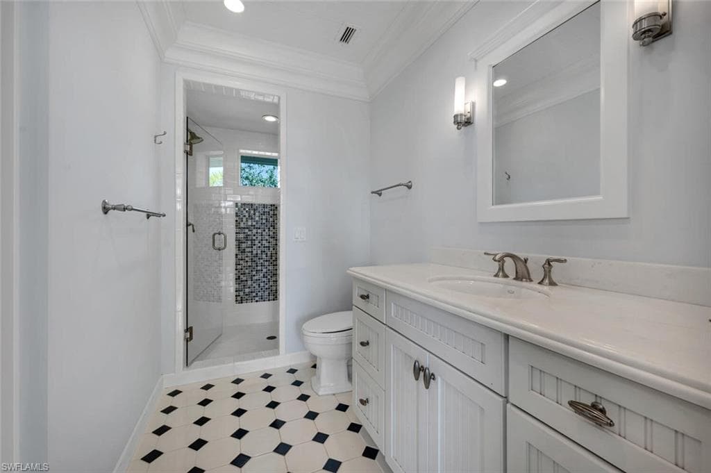 495 2nd Ave N, Naples, FL 34102-17