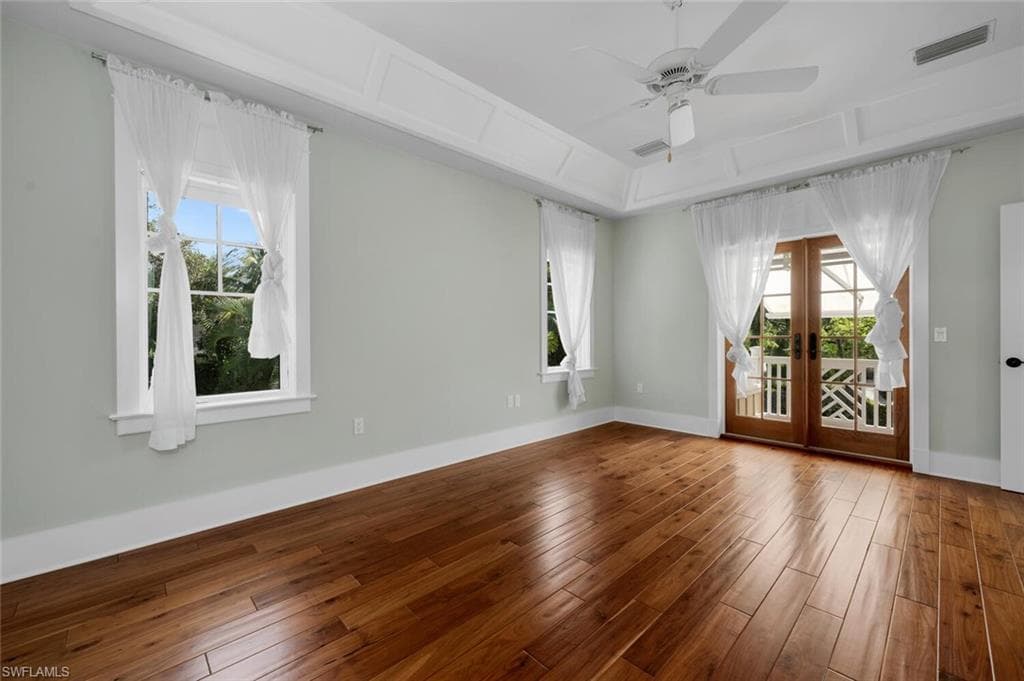 495 2nd Ave N, Naples, FL 34102-18