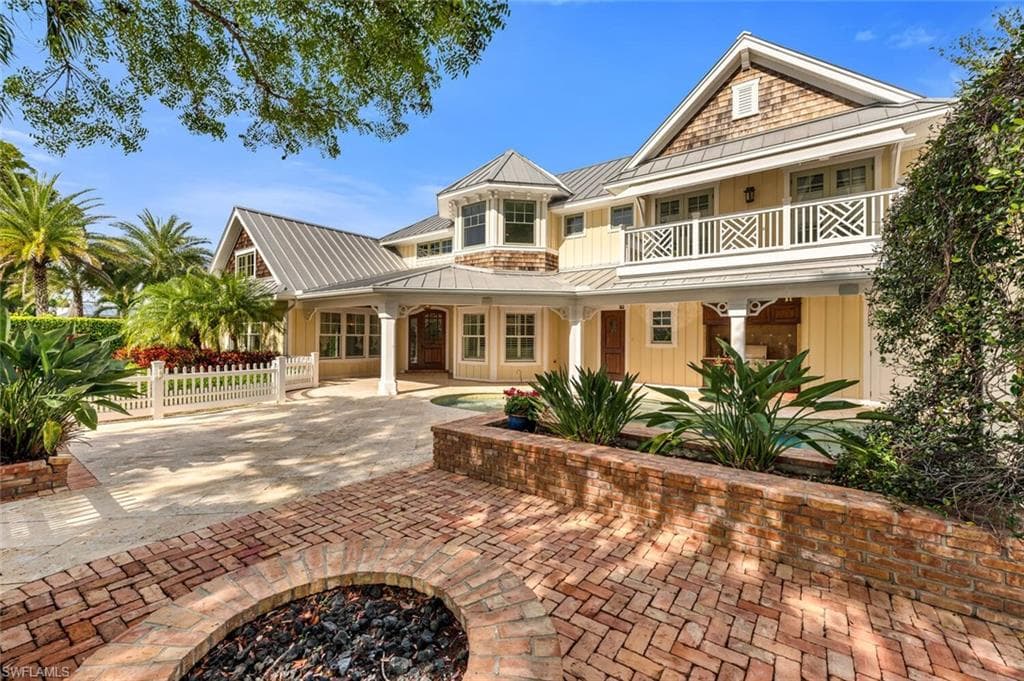 495 2nd Ave N, Naples, FL 34102-1
