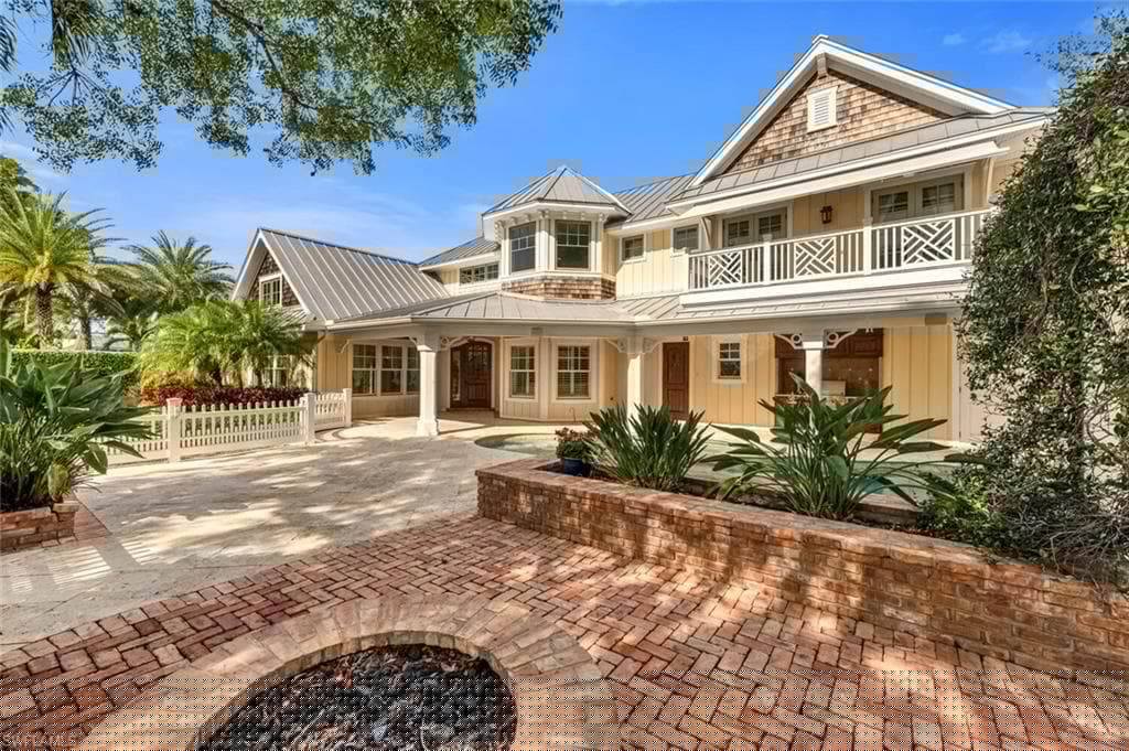 495 2nd Ave N, Naples, FL 34102-1