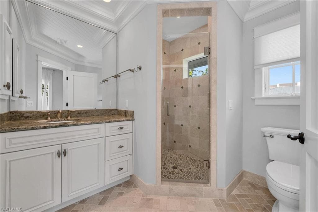 495 2nd Ave N, Naples, FL 34102-19