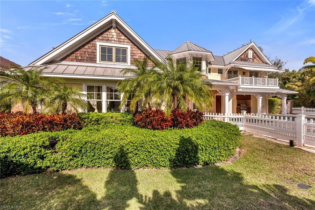 495 2nd Ave N, Naples, FL 34102-24