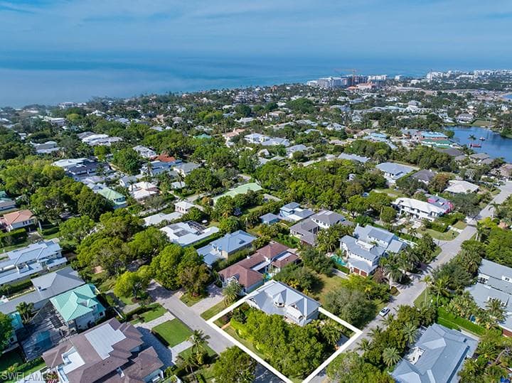 495 2nd Ave N, Naples, FL 34102-25