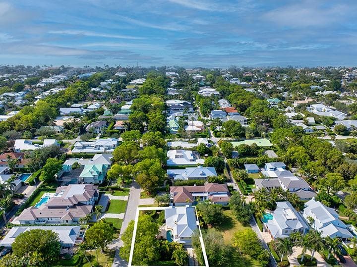 495 2nd Ave N, Naples, FL 34102-26