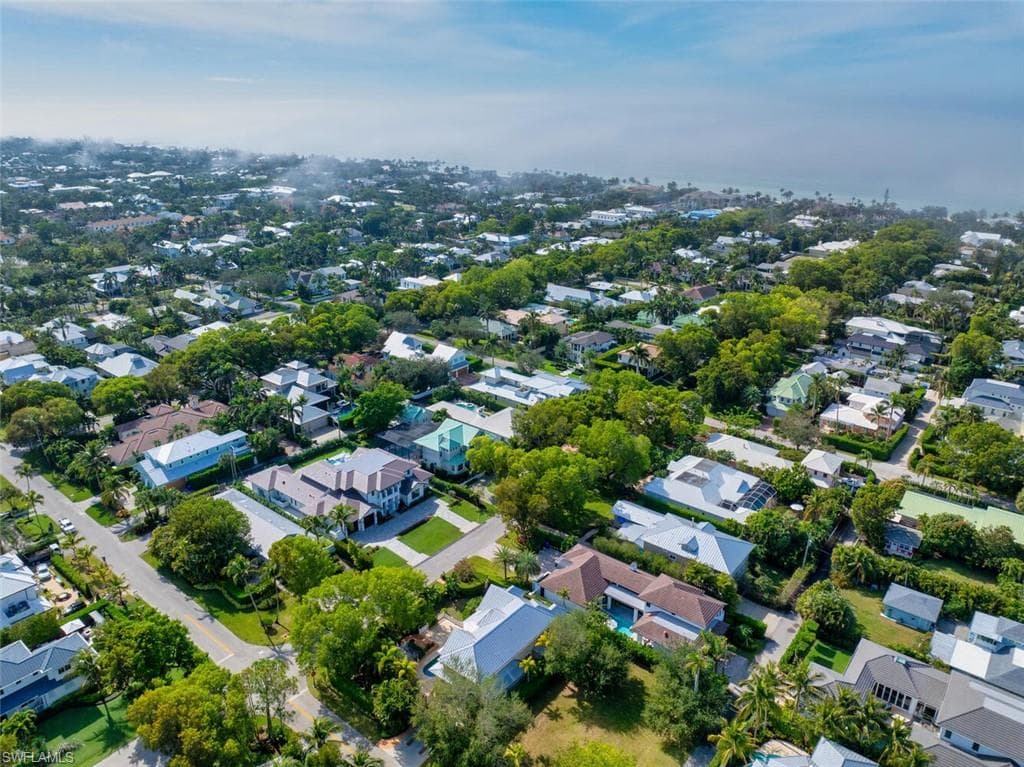 495 2nd Ave N, Naples, FL 34102-27