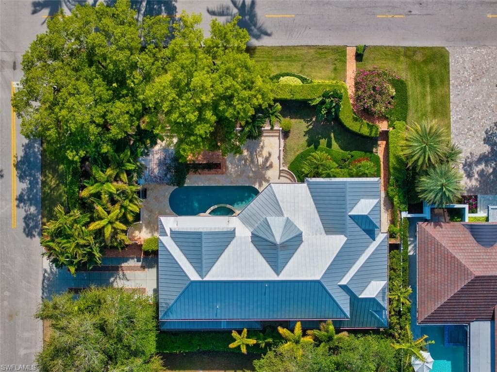 495 2nd Ave N, Naples, FL 34102-28