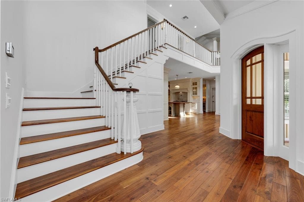 495 2nd Ave N, Naples, FL 34102-3