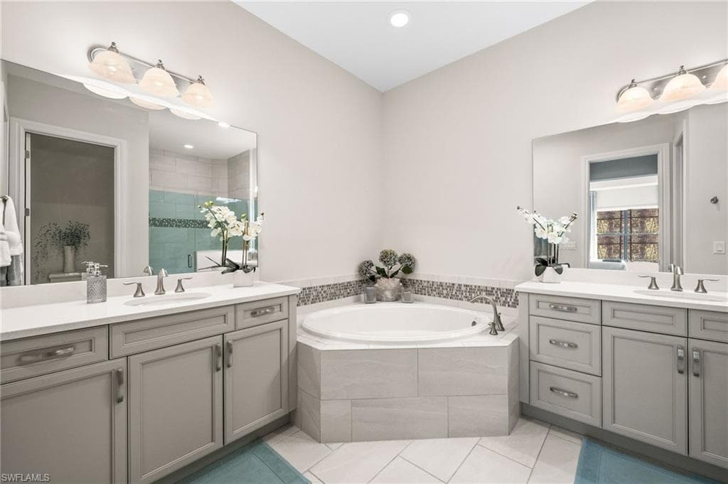 6608 Roma Way, Naples, FL 34113-17