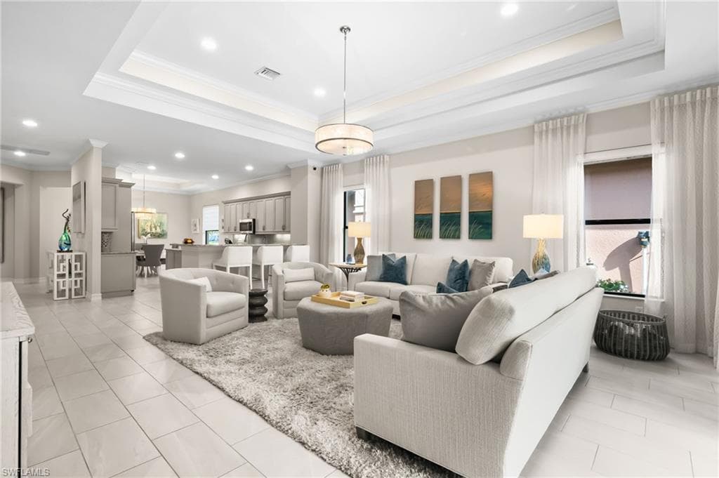 6608 Roma Way, Naples, FL 34113-1