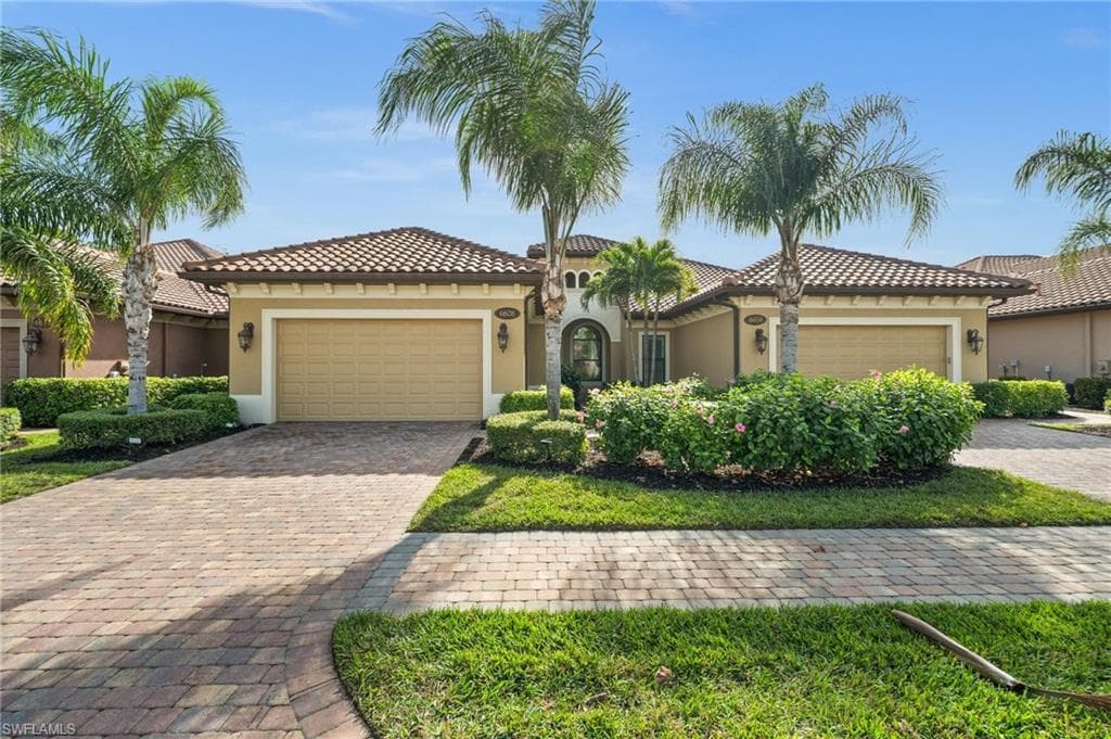 6608 Roma Way, Naples, FL 34113-27