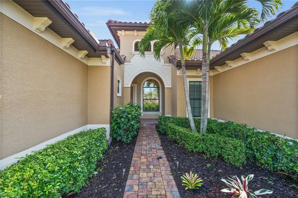 6608 Roma Way, Naples, FL 34113-28