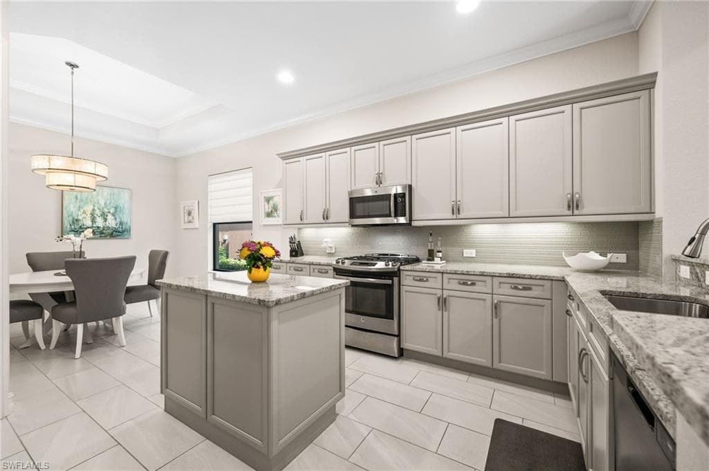 6608 Roma Way, Naples, FL 34113-5