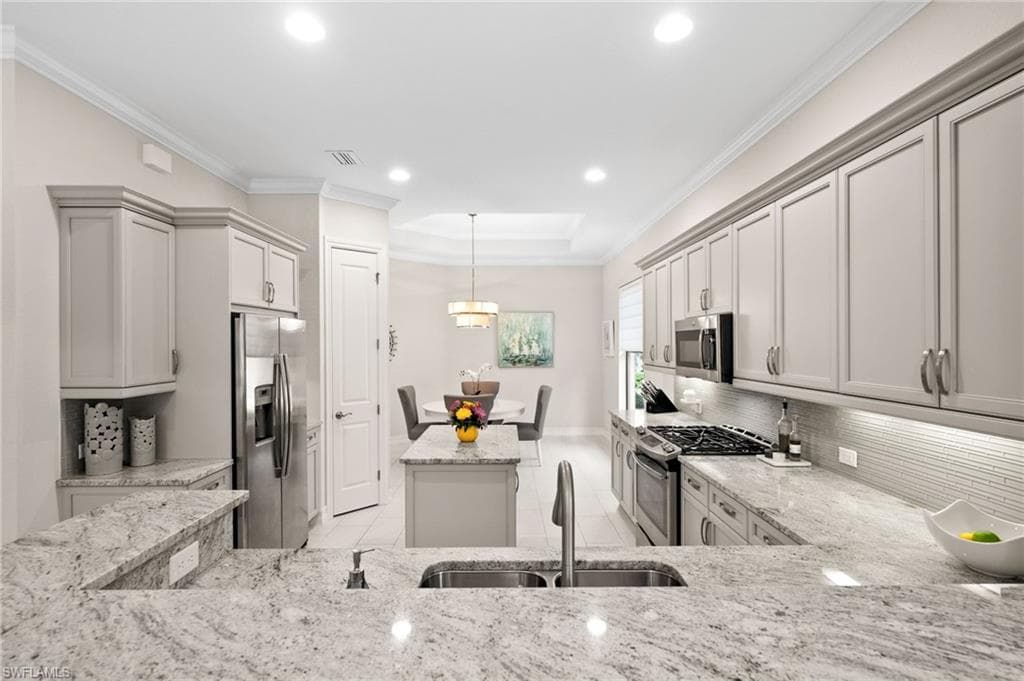 6608 Roma Way, Naples, FL 34113-6