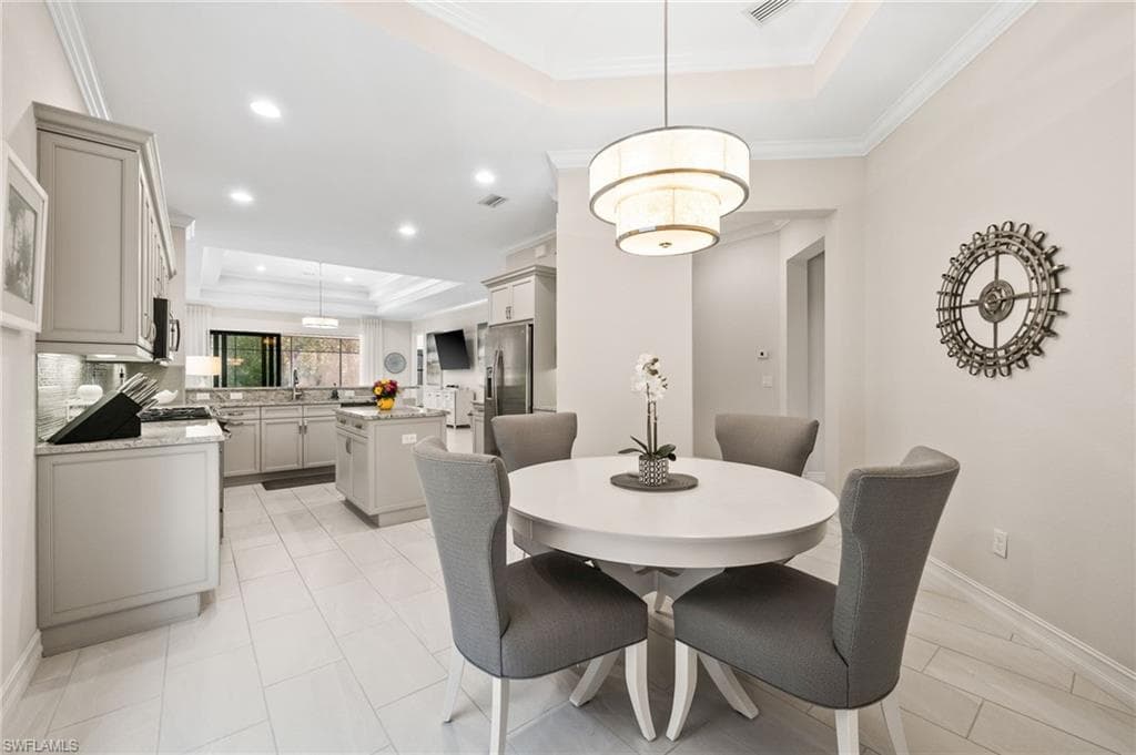 6608 Roma Way, Naples, FL 34113-7