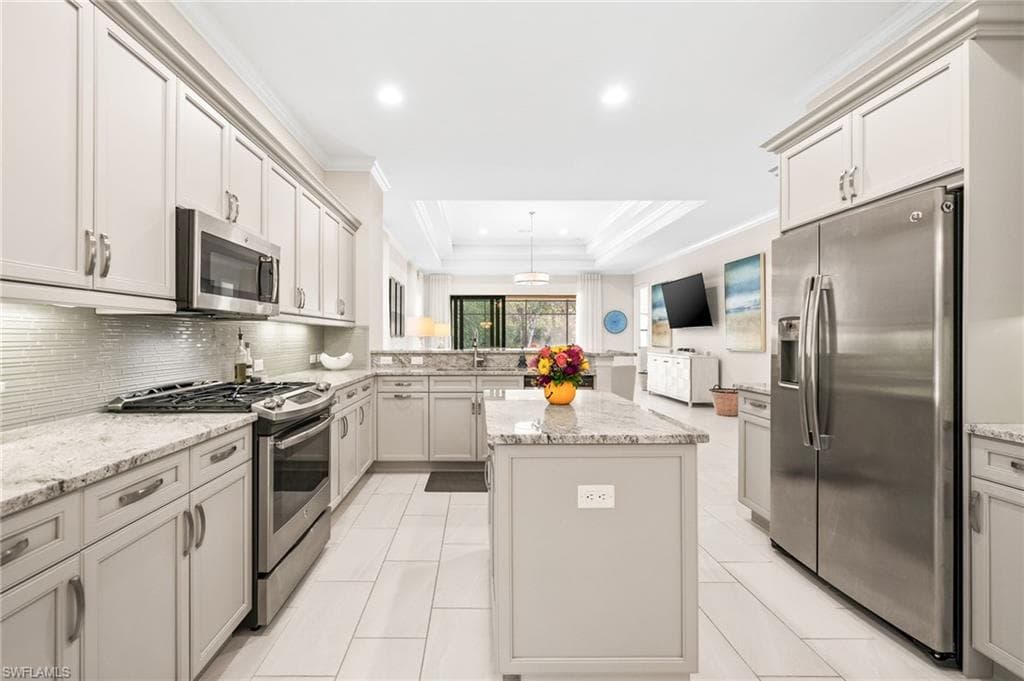 6608 Roma Way, Naples, FL 34113-8