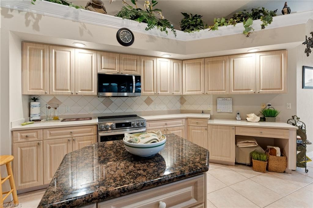 21 Hickory Ct, Marco Island, FL 34145-18