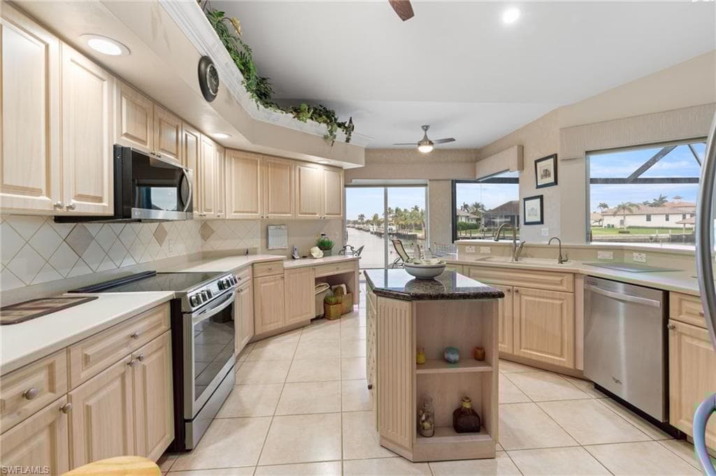 21 Hickory Ct, Marco Island, FL 34145-4