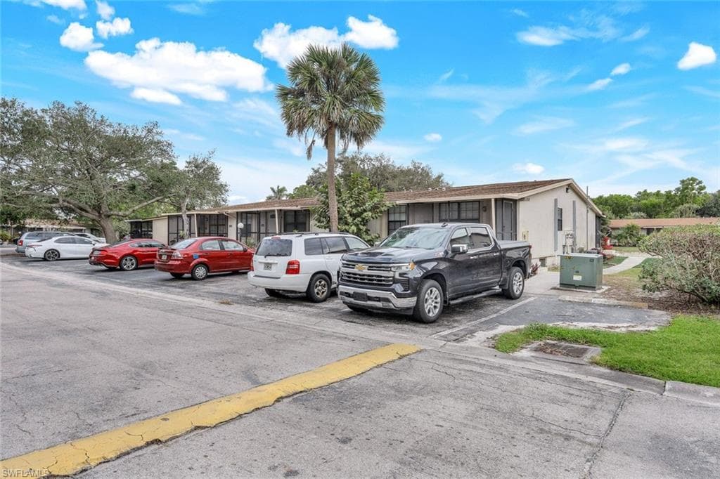 5229 Treetops Dr I, Naples, FL 34113-4