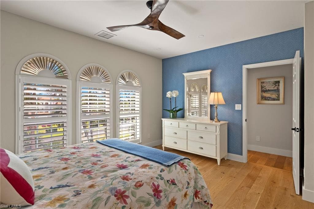 4460 Yacht Harbor Dr, Naples, FL 34112-24